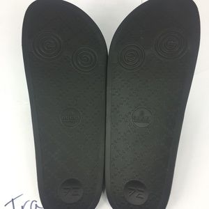 gucci flip flops bottom